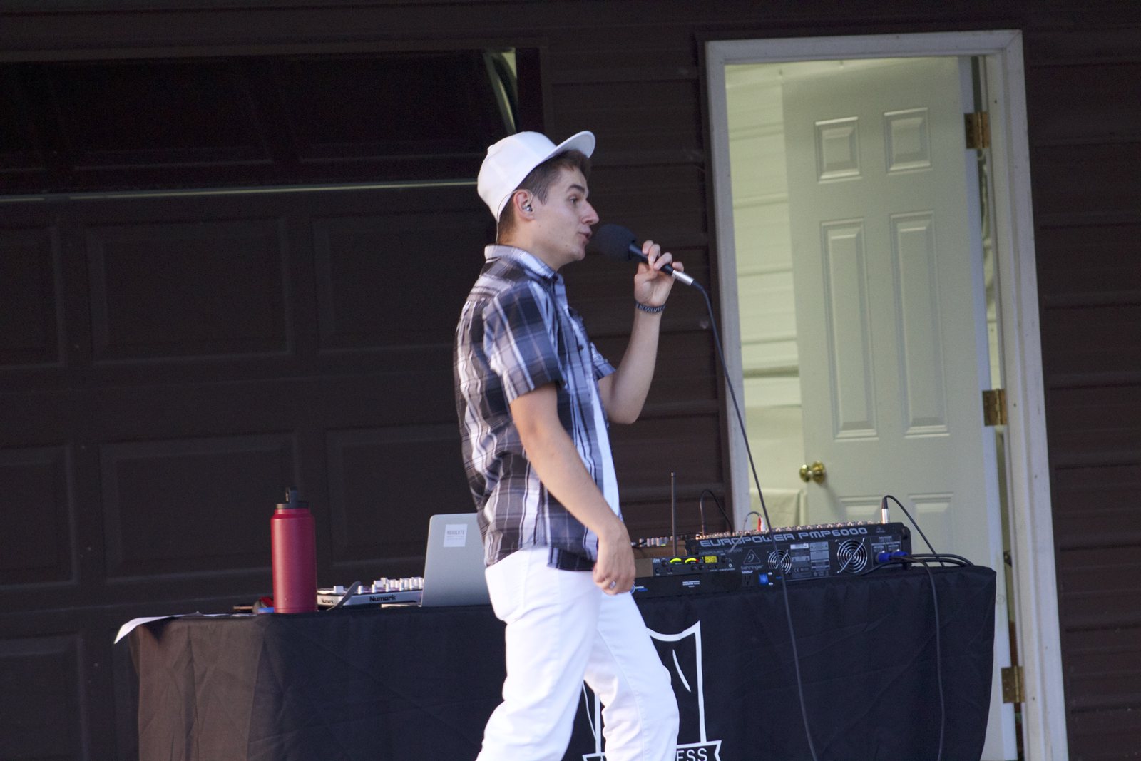 An outdoor show in Toeterville, Iowa, 2018
